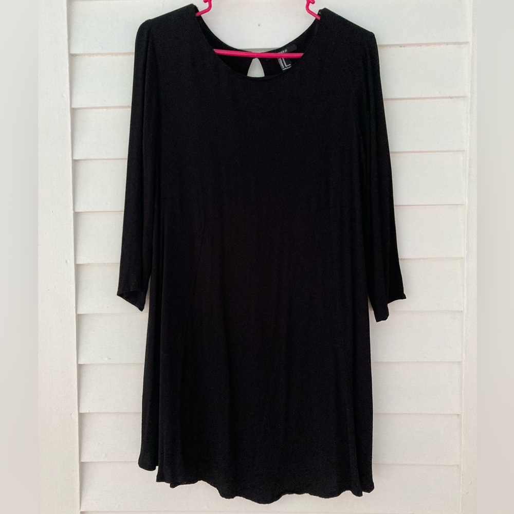 Forever 21 | Minimalist Black Mini Dress Size Medium